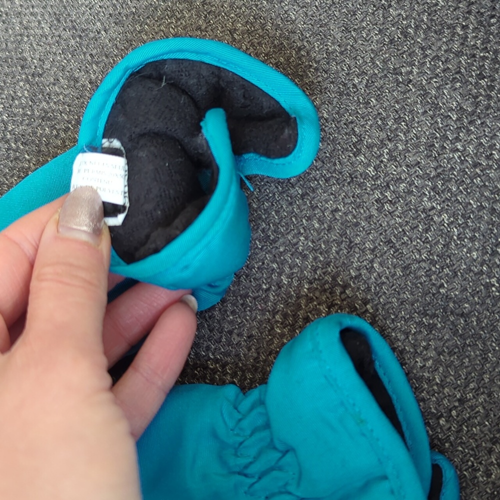 Excellent Condition Toddler Mittens - Picture 3 of 3